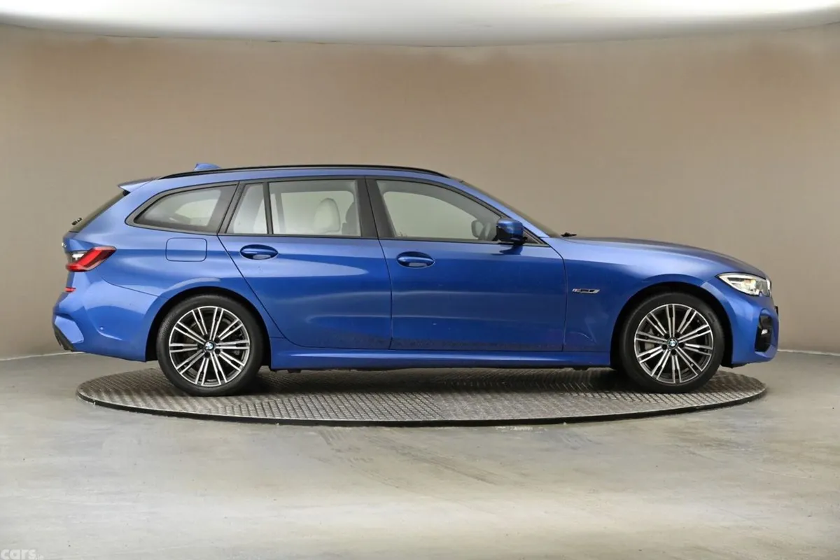 BMW 3-Series Estate, Petrol Plug-in Hybrid, 2022, Blue