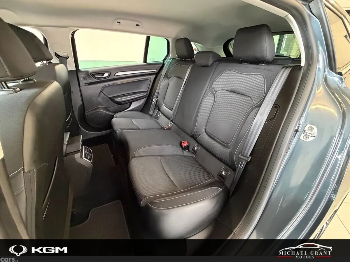 Renault Megane Estate, Petrol, 2020, Grey