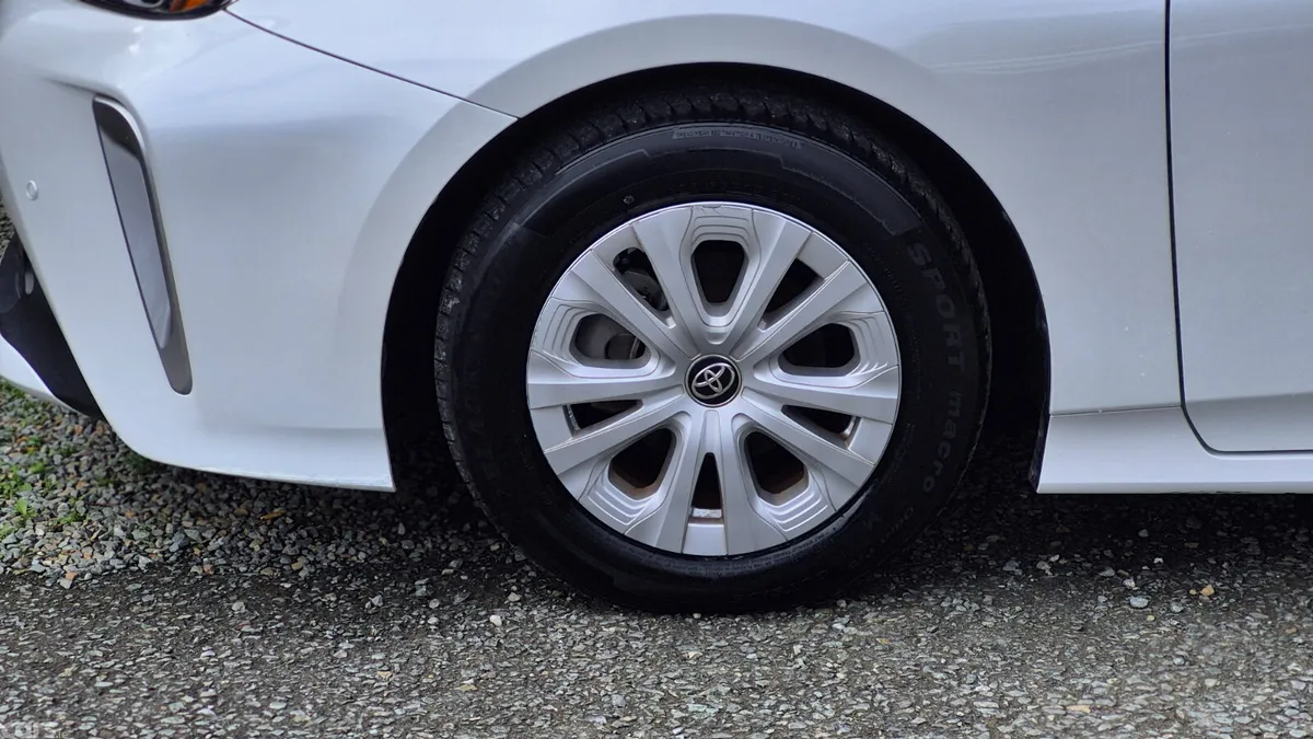 Toyota Prius Saloon, Petrol Hybrid, 2021, White