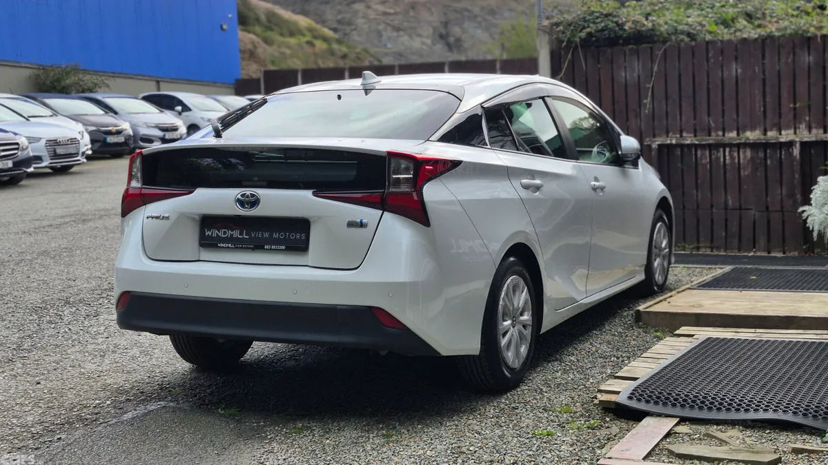 Toyota Prius Saloon, Petrol Hybrid, 2021, White