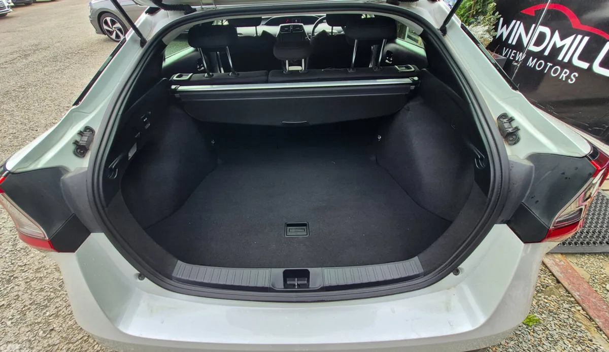 Toyota Prius Saloon, Petrol Hybrid, 2021, White