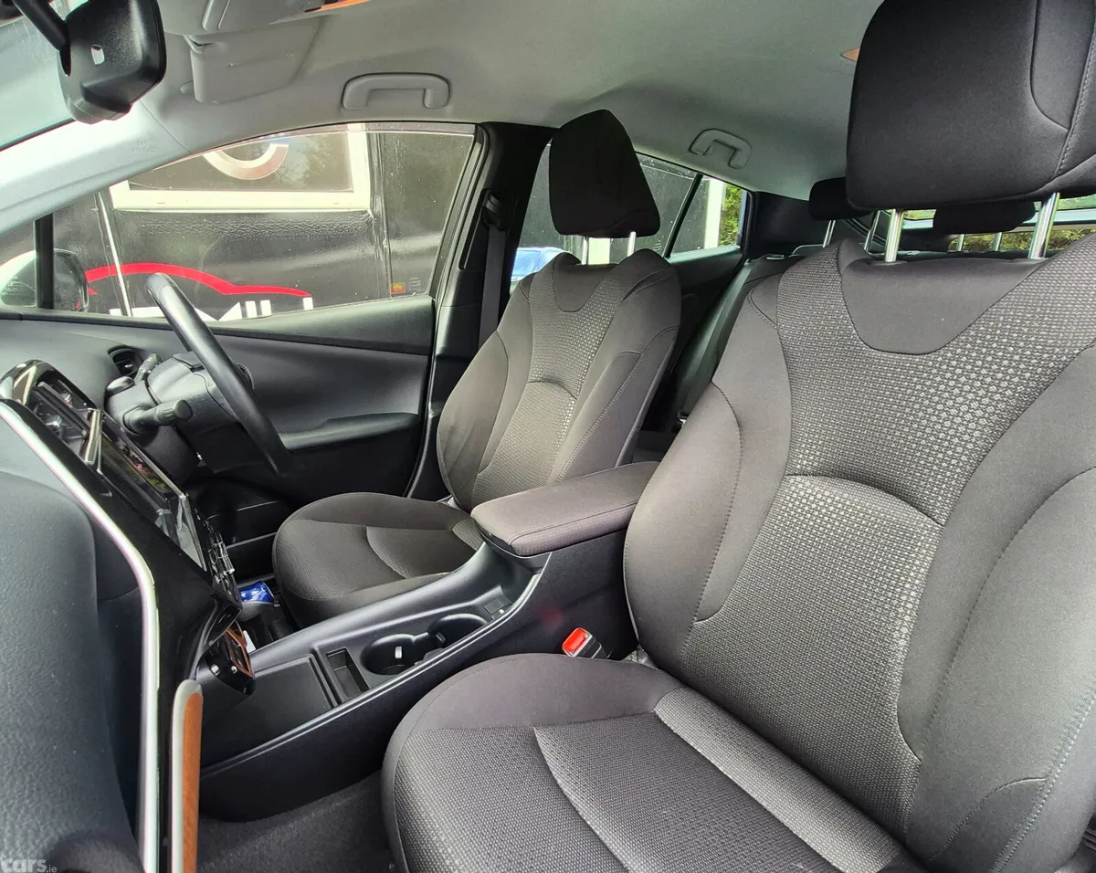 Toyota Prius Saloon, Petrol Hybrid, 2021, White