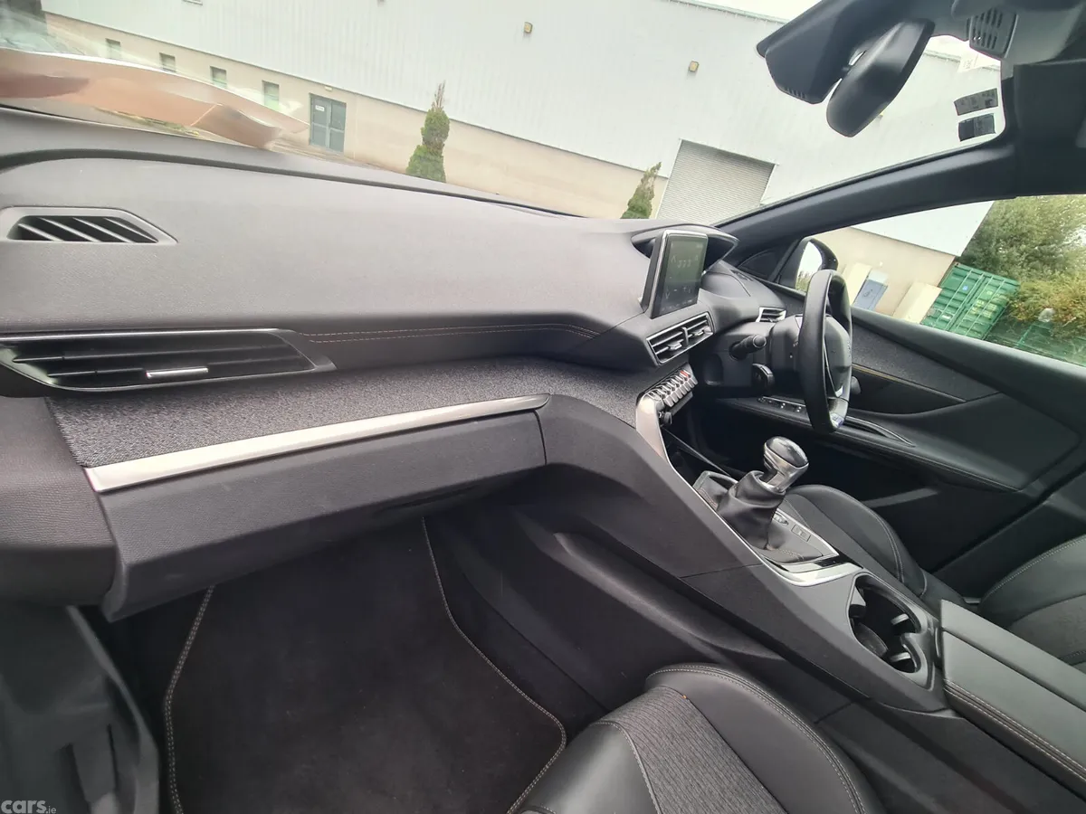 Peugeot 3008 MPV, Petrol, 2019, Grey