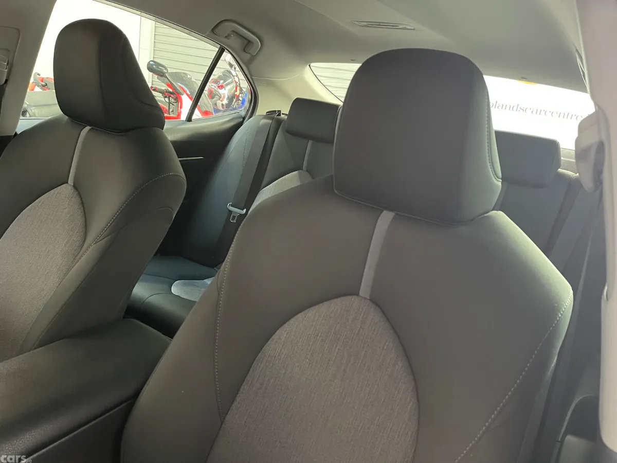 Toyota Camry Saloon, Petrol Hybrid, 2021, White