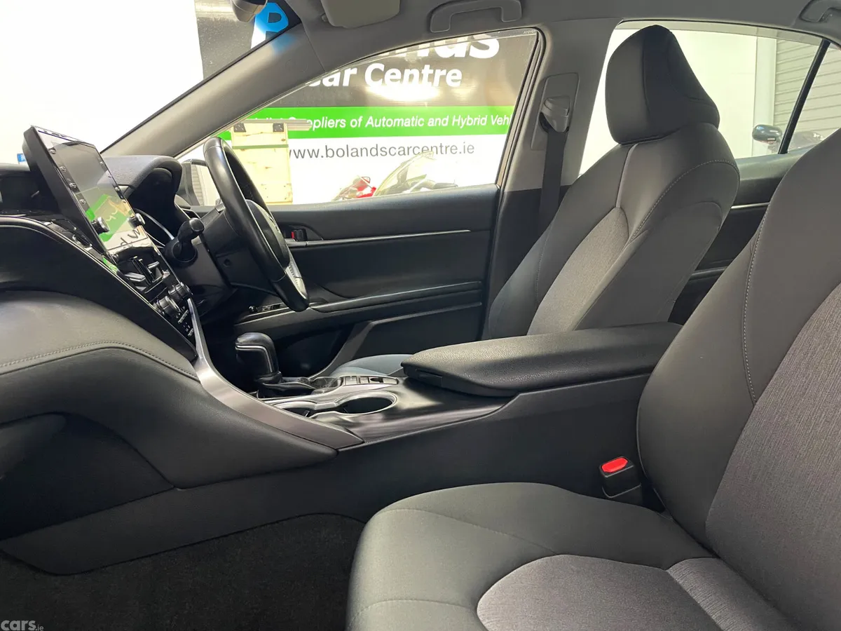 Toyota Camry Saloon, Petrol Hybrid, 2021, White