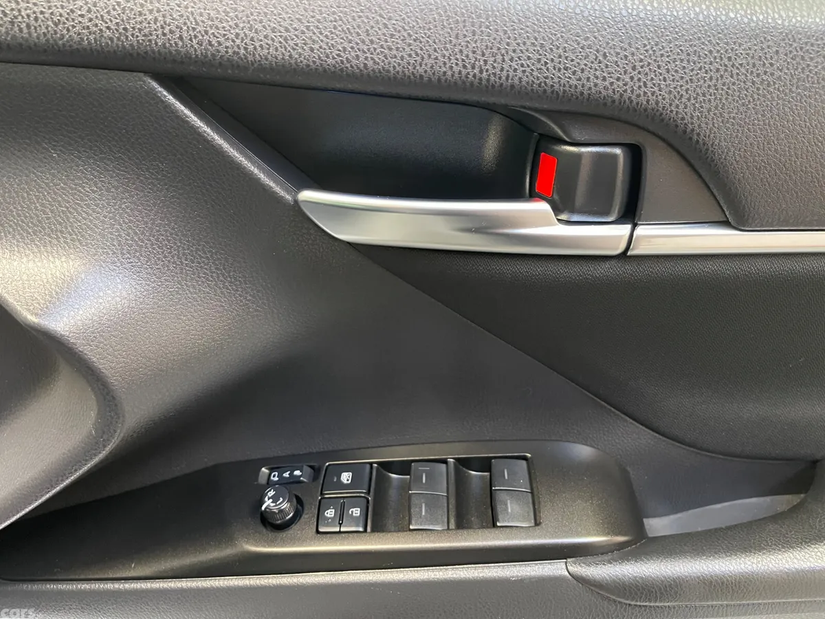 Toyota Camry Saloon, Petrol Hybrid, 2021, White