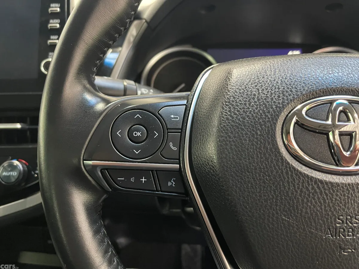 Toyota Camry Saloon, Petrol Hybrid, 2021, White