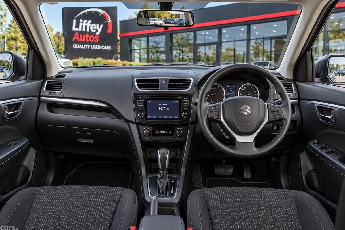 Suzuki Swift Hatchback, Petrol, 2015, Grey