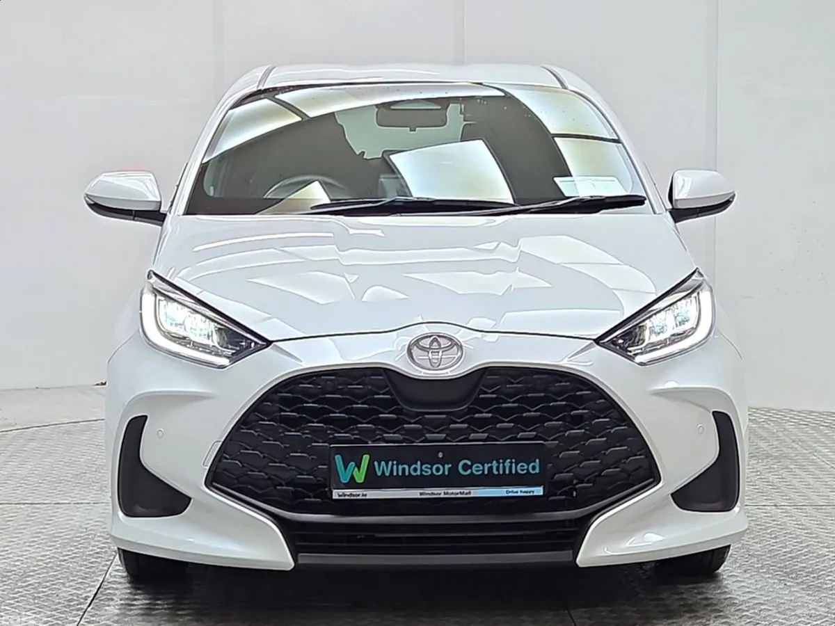 Toyota Yaris Hatchback, Petrol, 2024, White