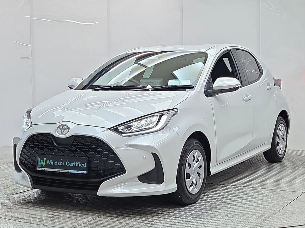 Toyota Yaris Hatchback, Petrol, 2024, White