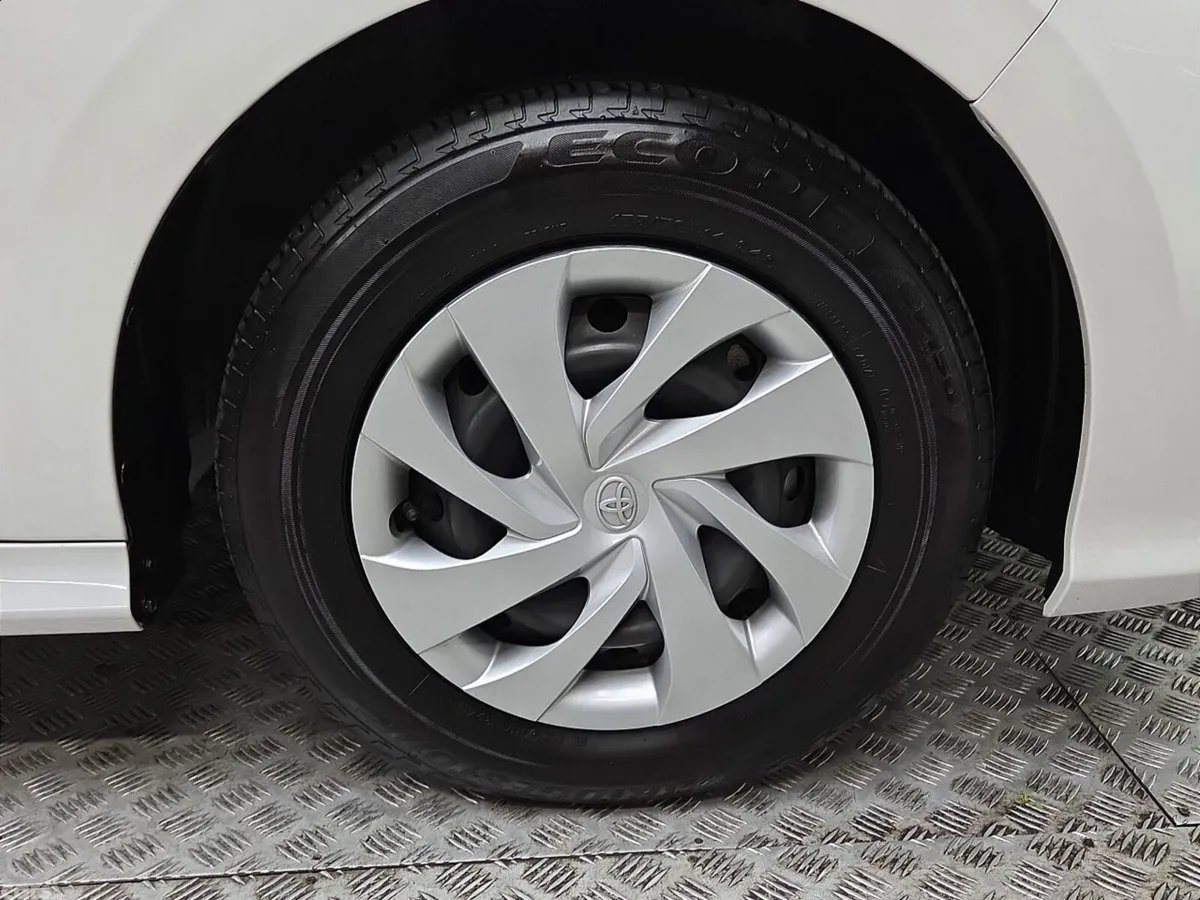 Toyota Yaris Hatchback, Petrol, 2024, White
