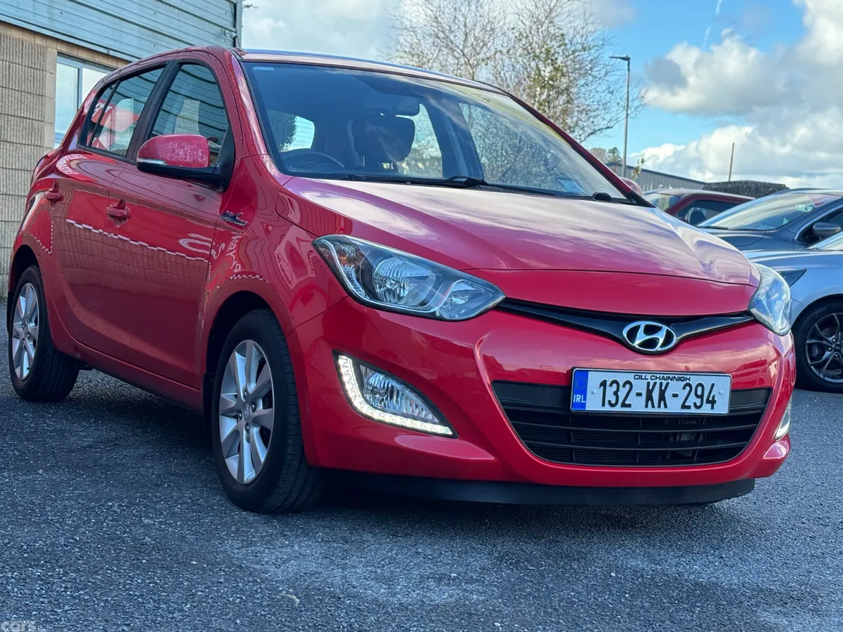 Hyundai i20 Hatchback, Diesel, 2013, Red