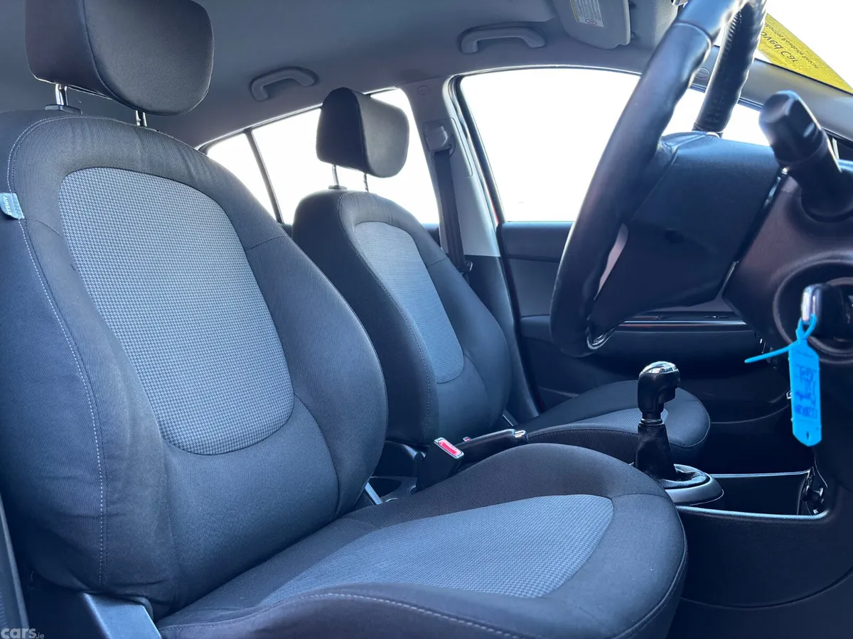 Hyundai i20 Hatchback, Diesel, 2013, Red