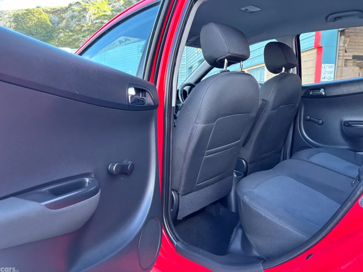 Hyundai i20 Hatchback, Diesel, 2013, Red