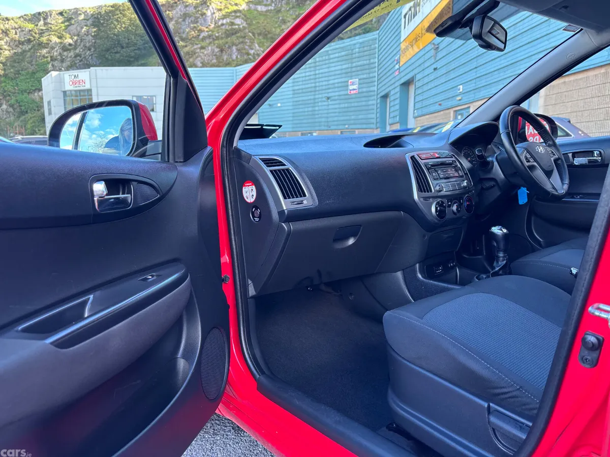 Hyundai i20 Hatchback, Diesel, 2013, Red