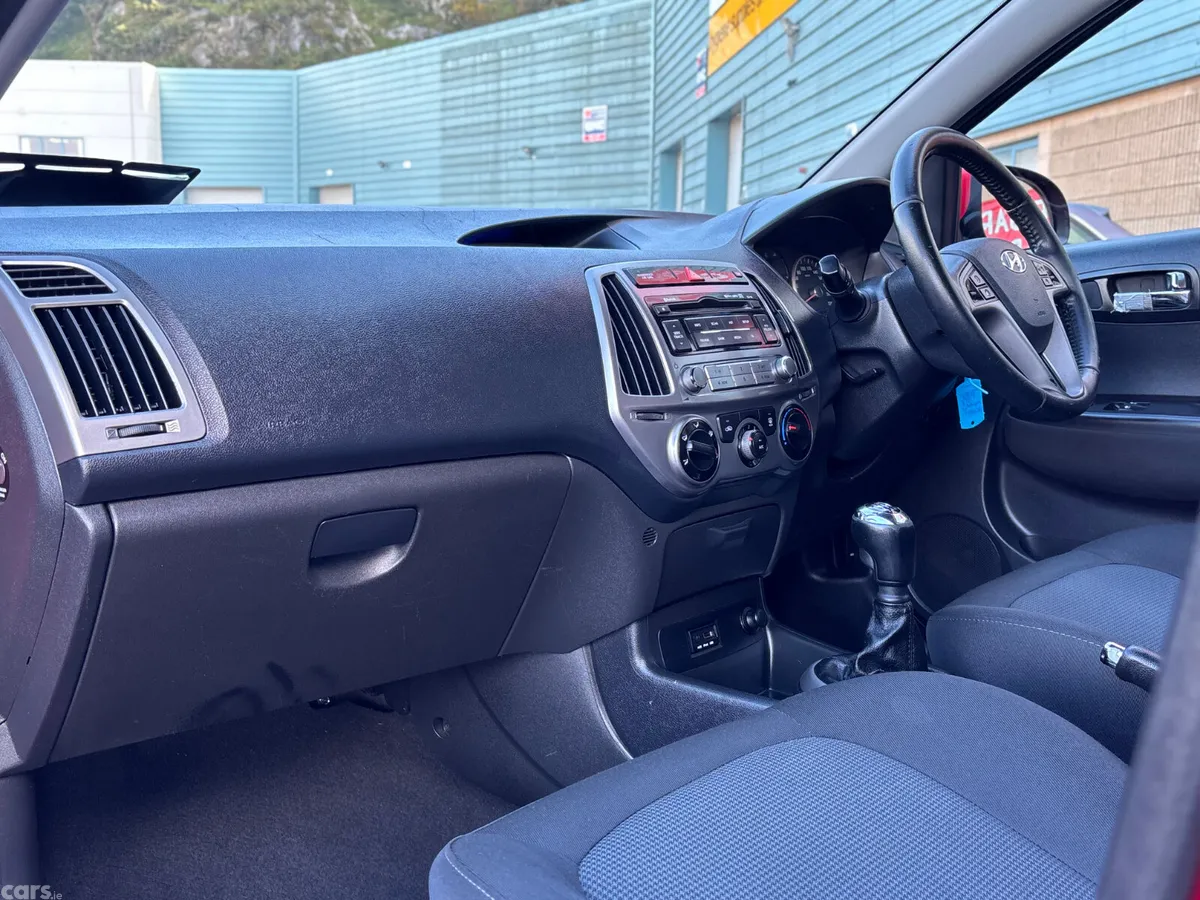 Hyundai i20 Hatchback, Diesel, 2013, Red