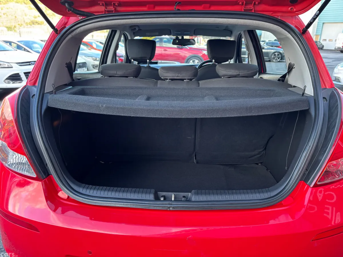 Hyundai i20 Hatchback, Diesel, 2013, Red