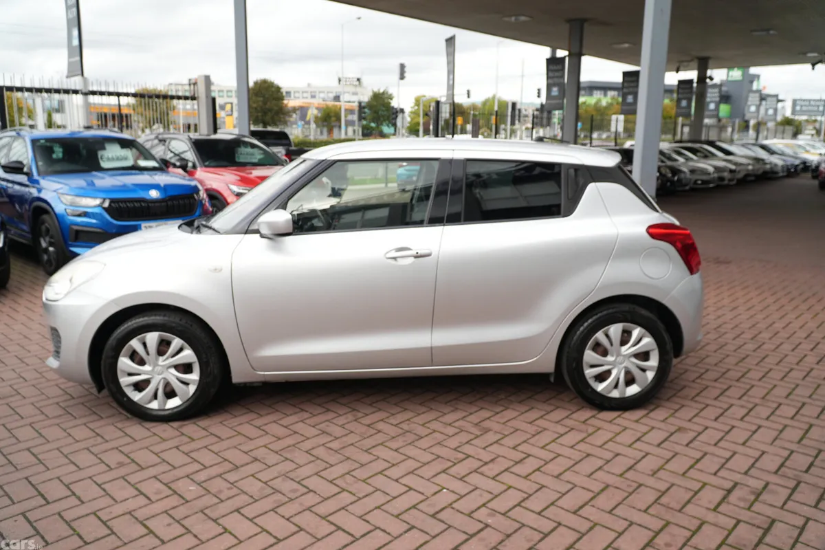 Suzuki Swift Hatchback, Petrol, 2018, Silver