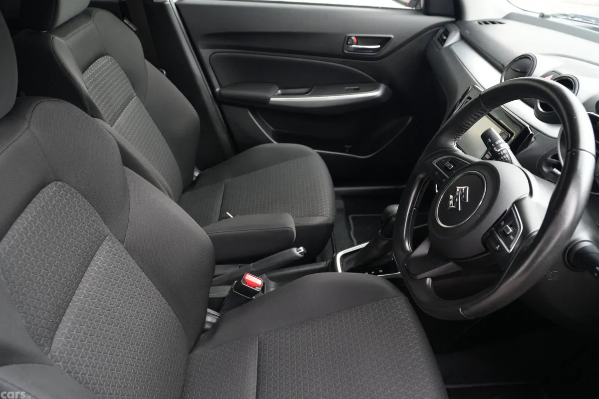 Suzuki Swift Hatchback, Petrol, 2018, Silver