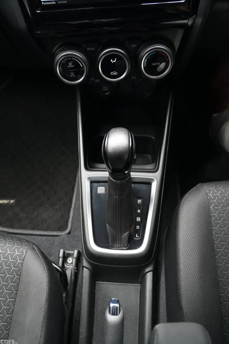 Suzuki Swift Hatchback, Petrol, 2018, Silver