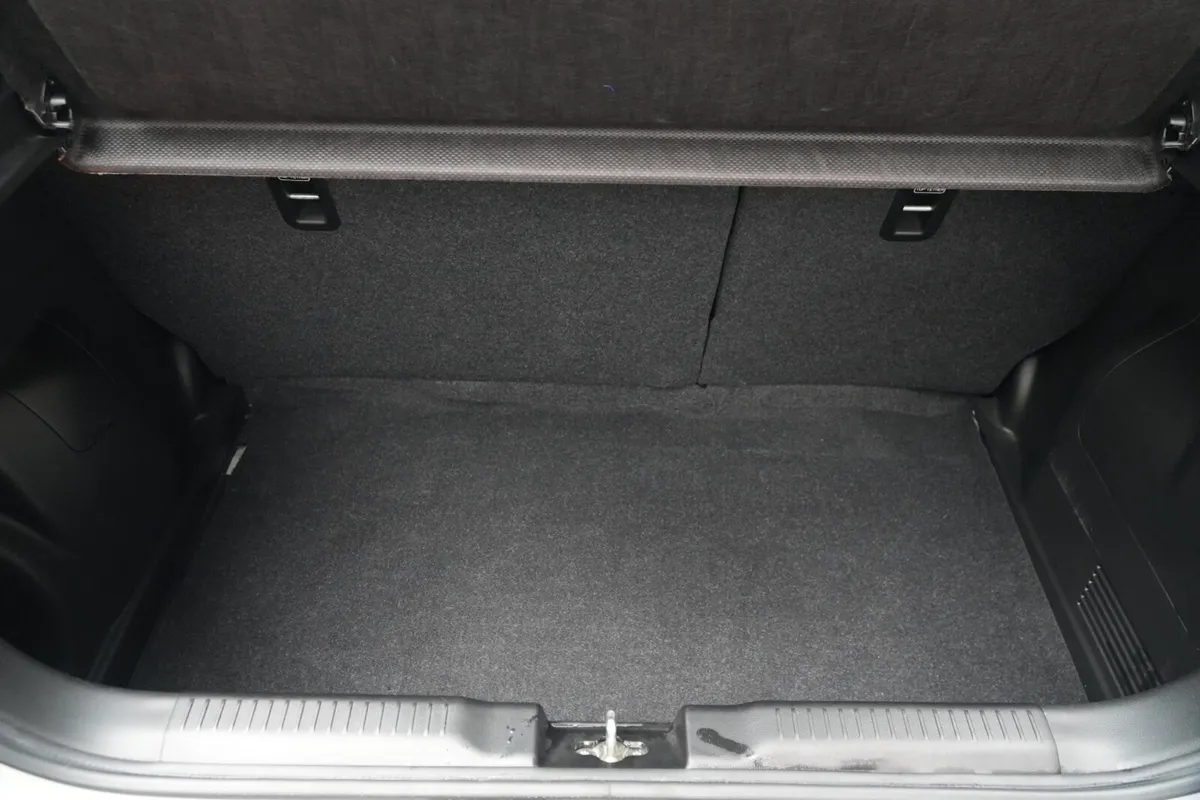 Suzuki Swift Hatchback, Petrol, 2018, Silver
