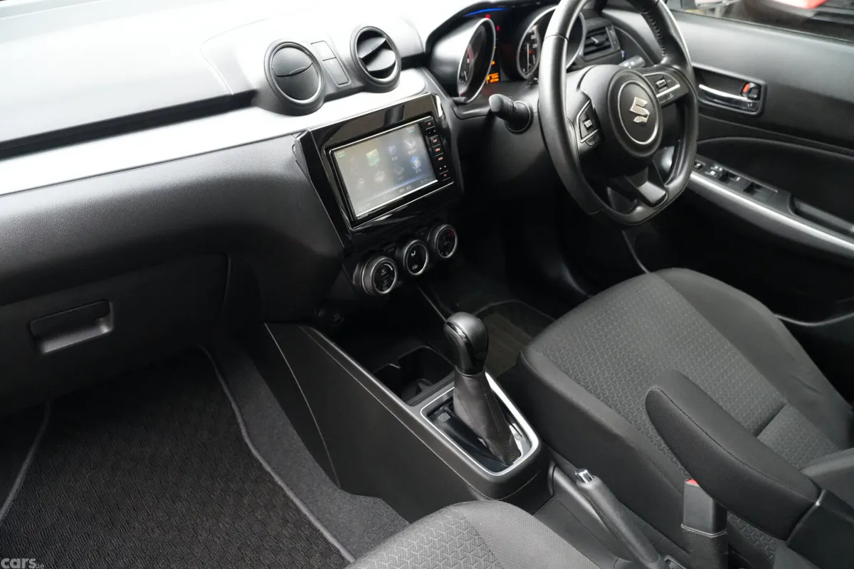 Suzuki Swift Hatchback, Petrol, 2018, Silver