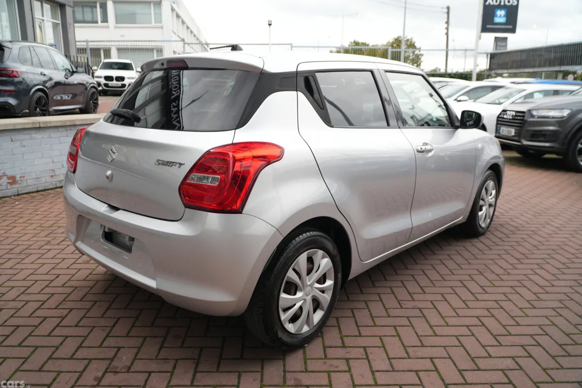 Suzuki Swift Hatchback, Petrol, 2018, Silver