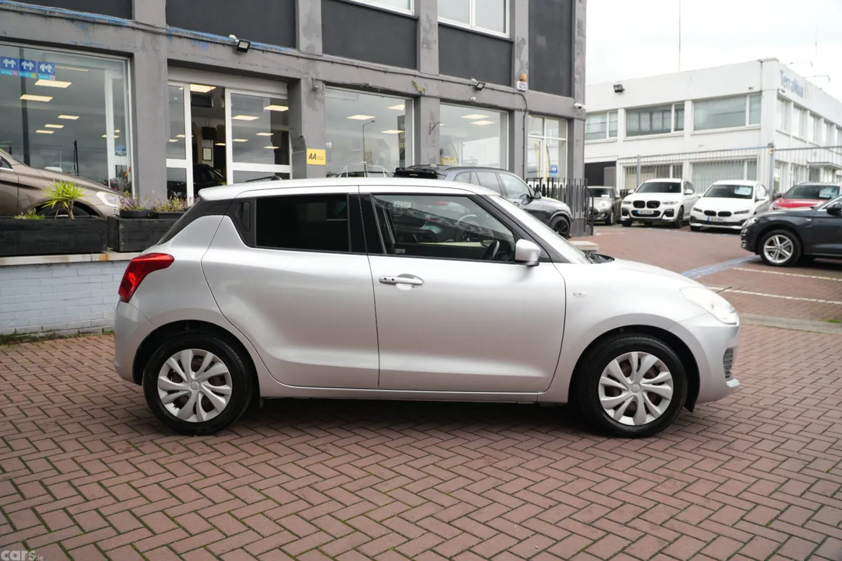Suzuki Swift Hatchback, Petrol, 2018, Silver