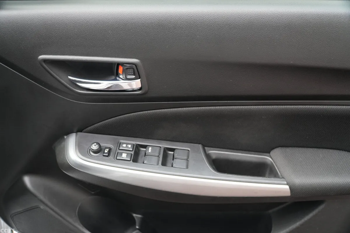 Suzuki Swift Hatchback, Petrol, 2018, Silver