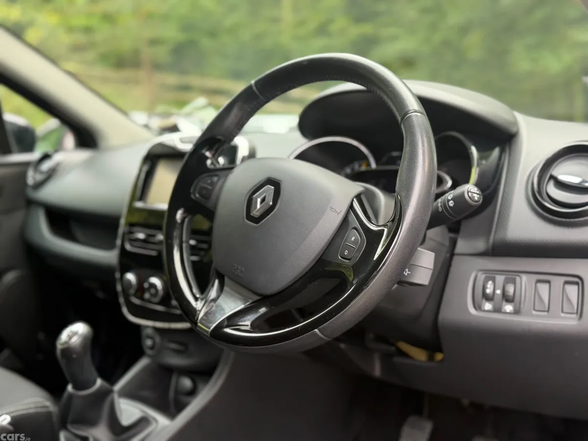 Renault Clio Hatchback, Petrol, 2015, Black