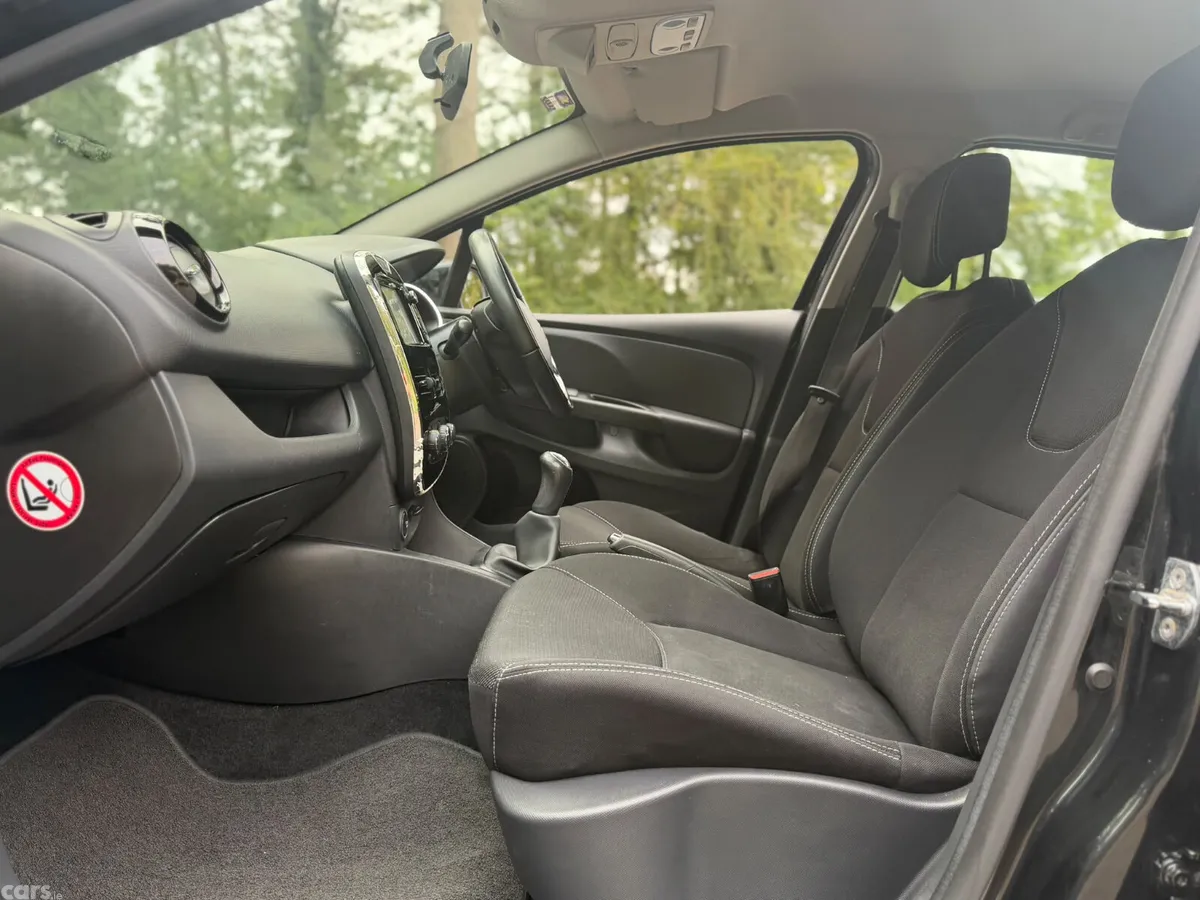 Renault Clio Hatchback, Petrol, 2015, Black
