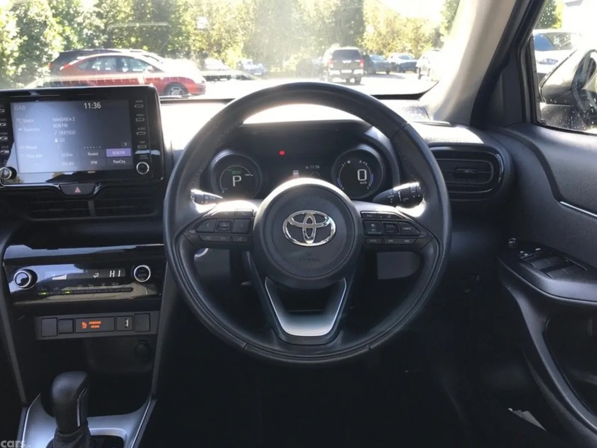 Toyota Yaris Cross Hatchback, Petrol Hybrid, 2023, Black