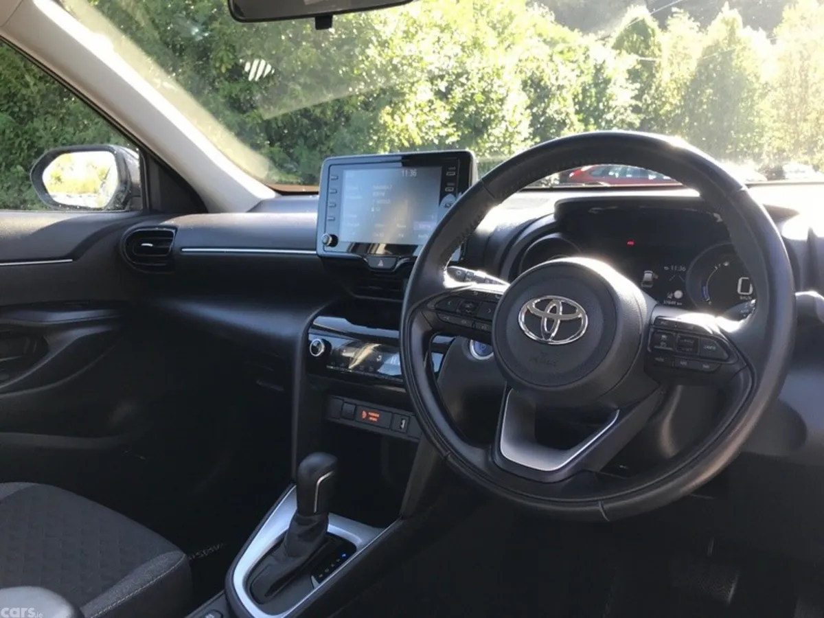 Toyota Yaris Cross Hatchback, Petrol Hybrid, 2023, Black