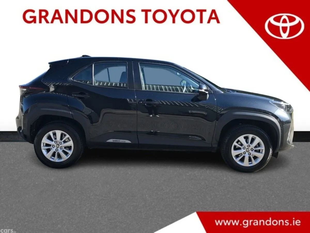 Toyota Yaris Cross Hatchback, Petrol Hybrid, 2023, Black