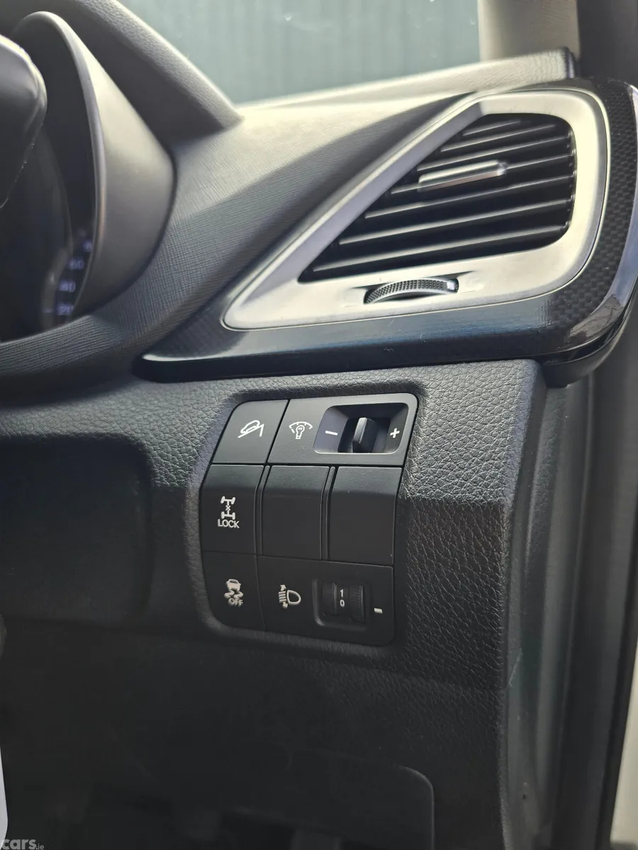 Hyundai Santa Fe SUV, Diesel, 2015, White