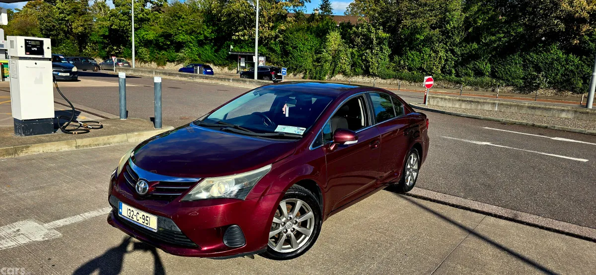 Toyota Avensis Saloon, Diesel, 2013, Red