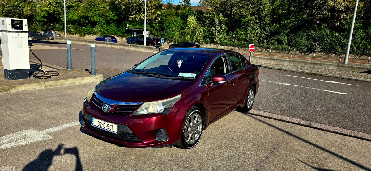 Toyota Avensis Saloon, Diesel, 2013, Red
