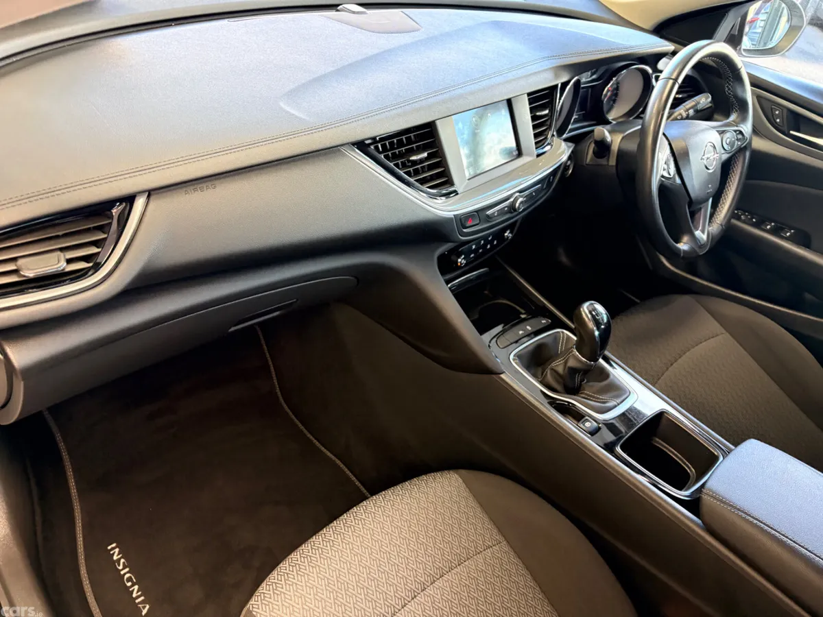 Opel Insignia Hatchback, Diesel, 2020, Grey