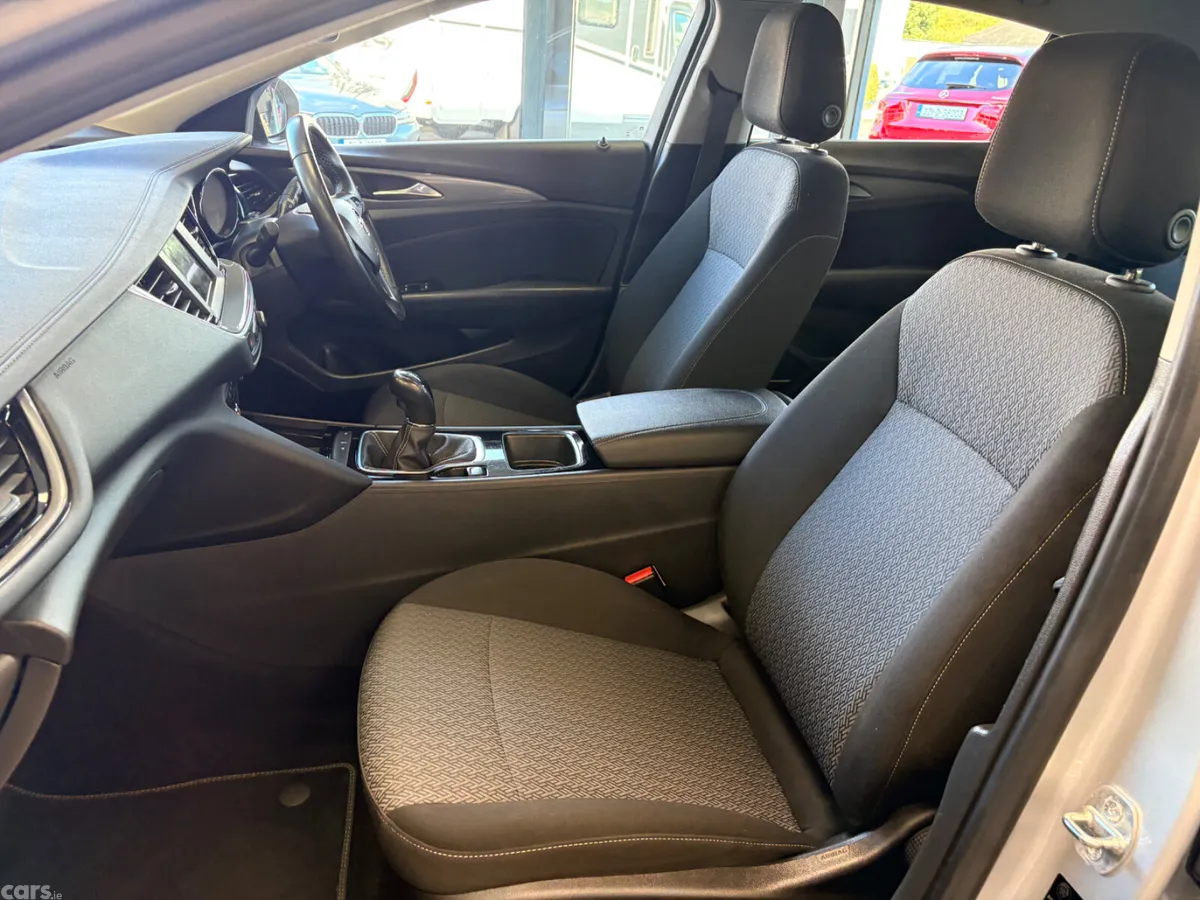 Opel Insignia Hatchback, Diesel, 2020, Grey