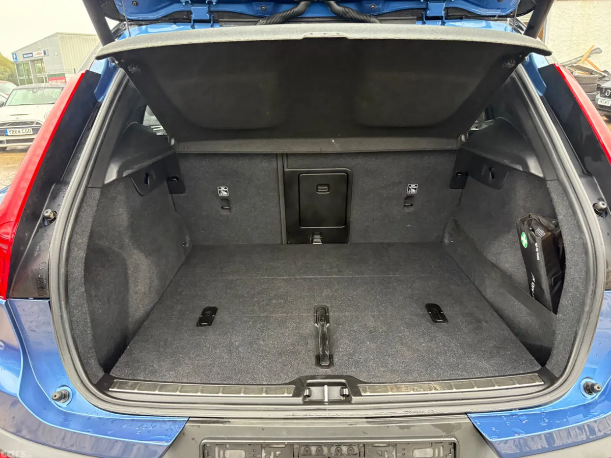 Volvo XC40 SUV, Diesel, 2019, Blue