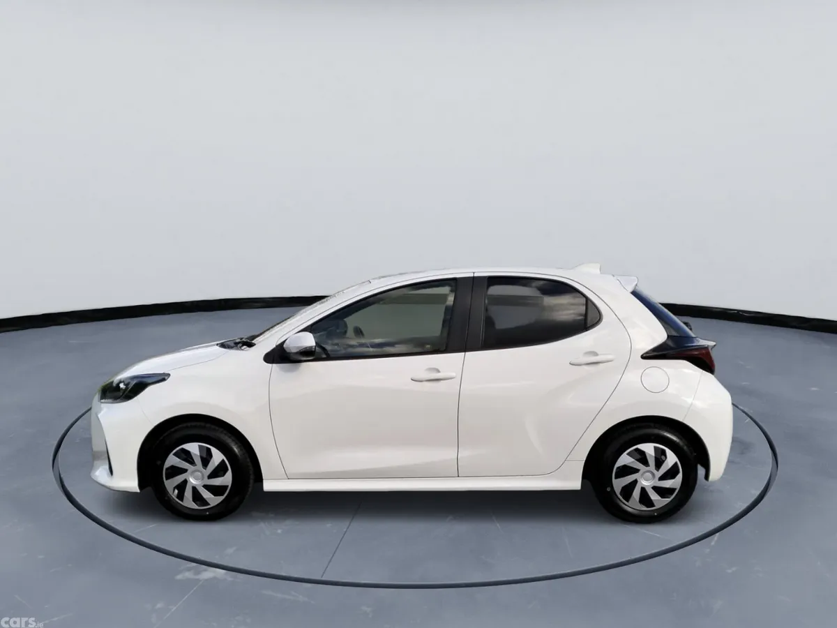 Toyota Yaris Hatchback, Petrol Hybrid, 2021, White