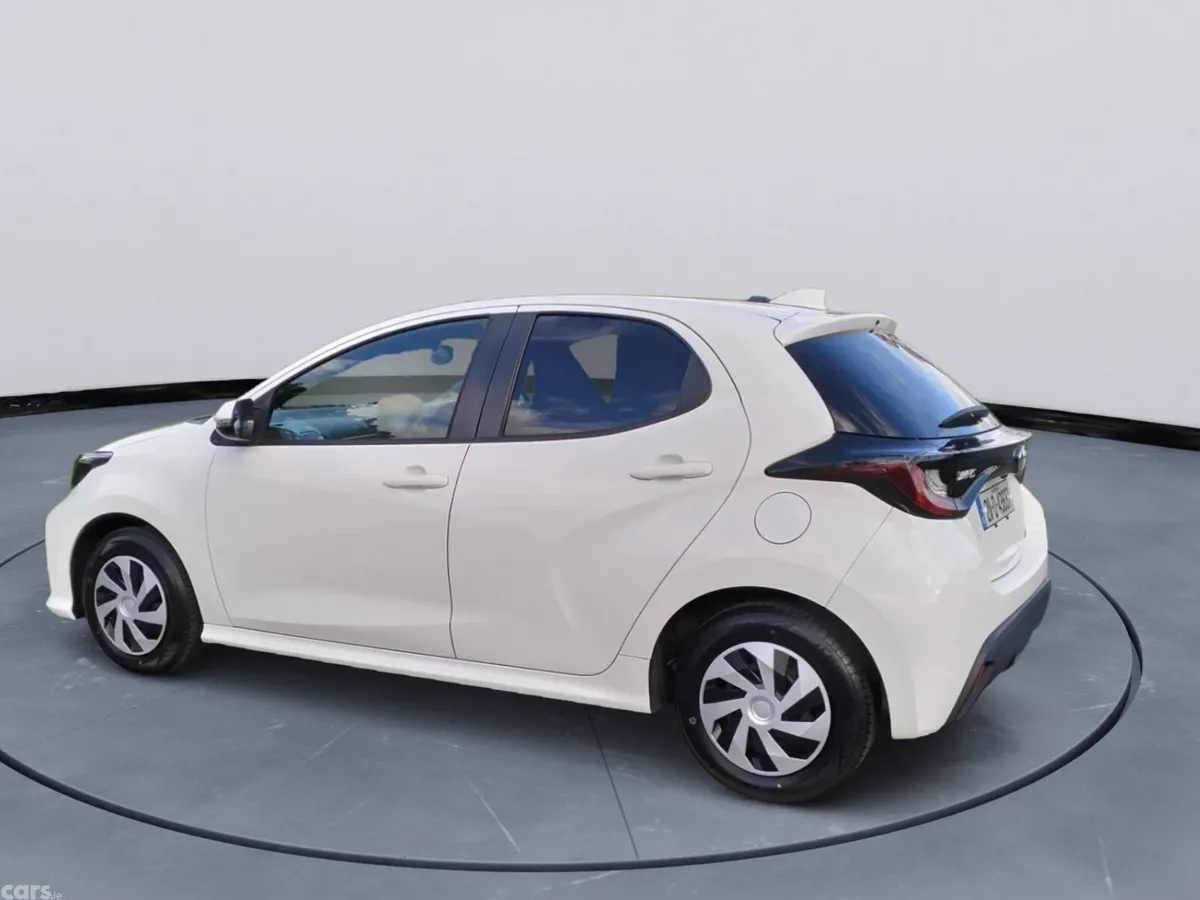 Toyota Yaris Hatchback, Petrol Hybrid, 2021, White