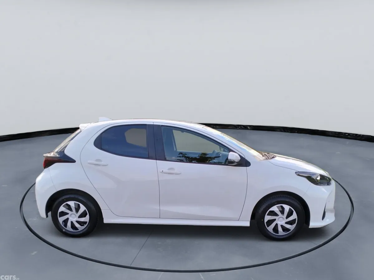 Toyota Yaris Hatchback, Petrol Hybrid, 2021, White