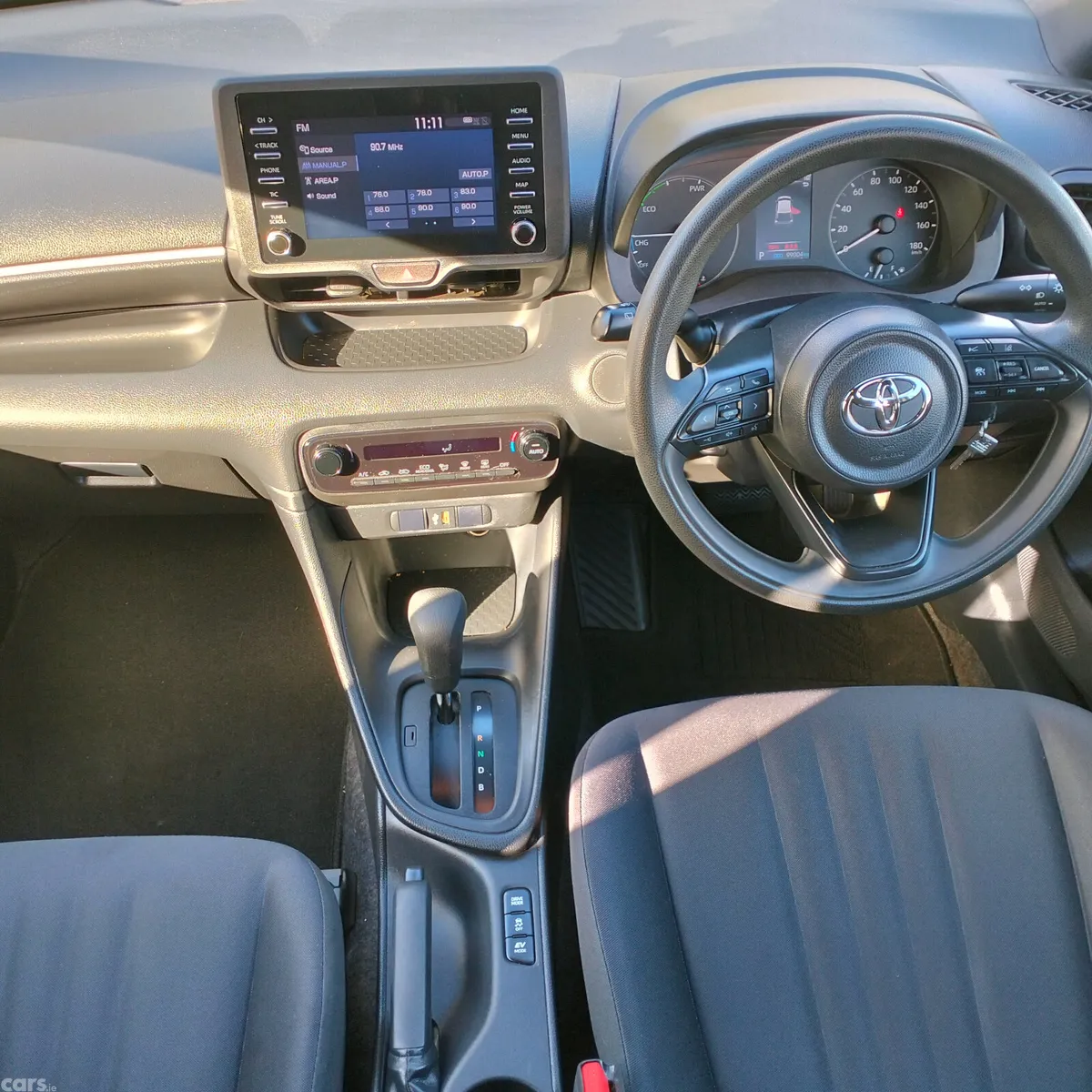 Toyota Yaris Hatchback, Petrol Hybrid, 2021, White
