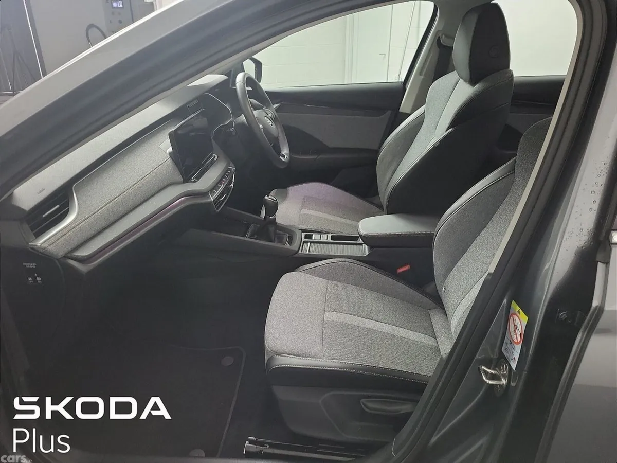 Skoda Octavia Saloon, Petrol, 2024, Grey