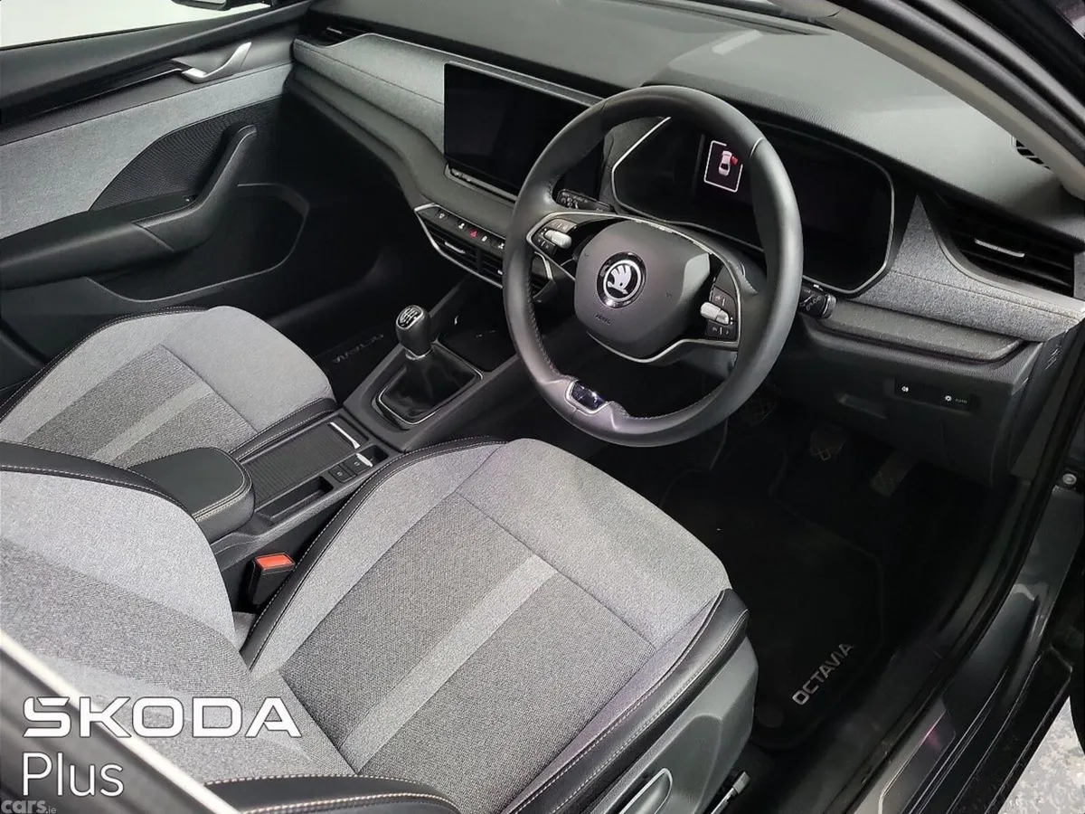 Skoda Octavia Saloon, Petrol, 2024, Grey