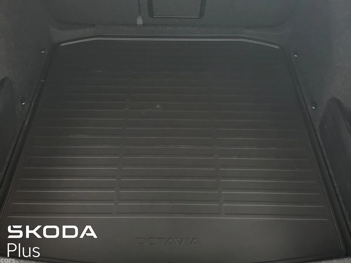 Skoda Octavia Saloon, Petrol, 2024, Grey
