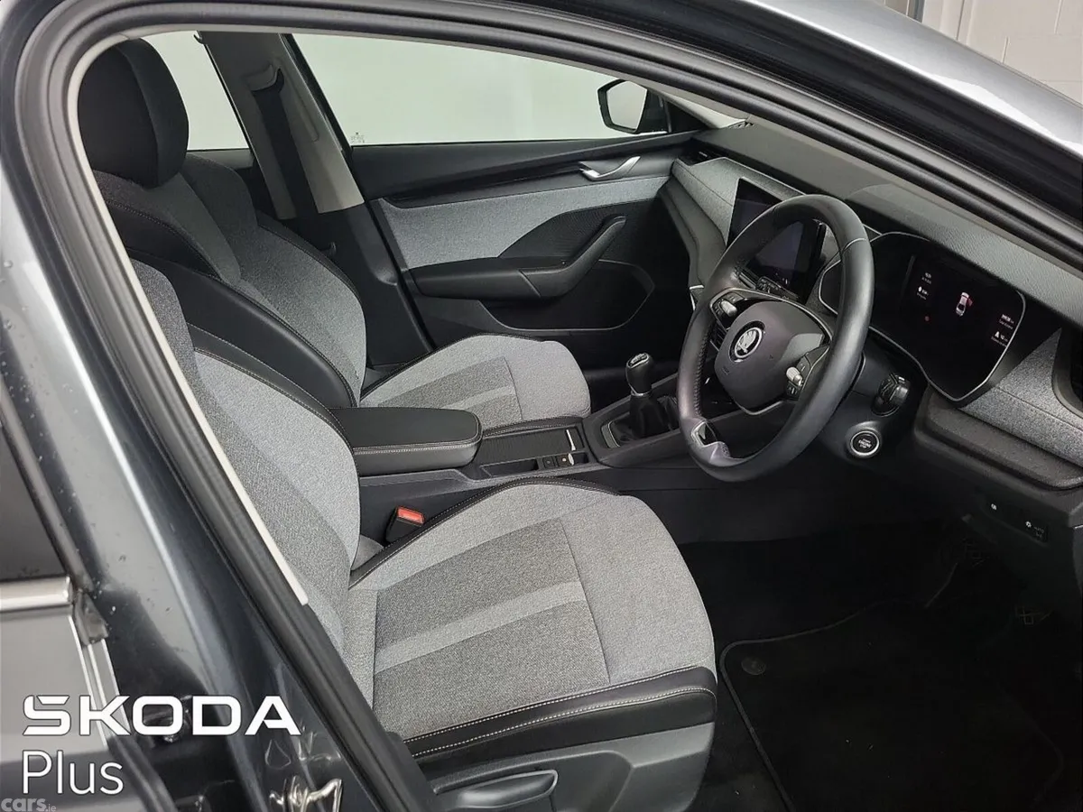 Skoda Octavia Saloon, Petrol, 2024, Grey