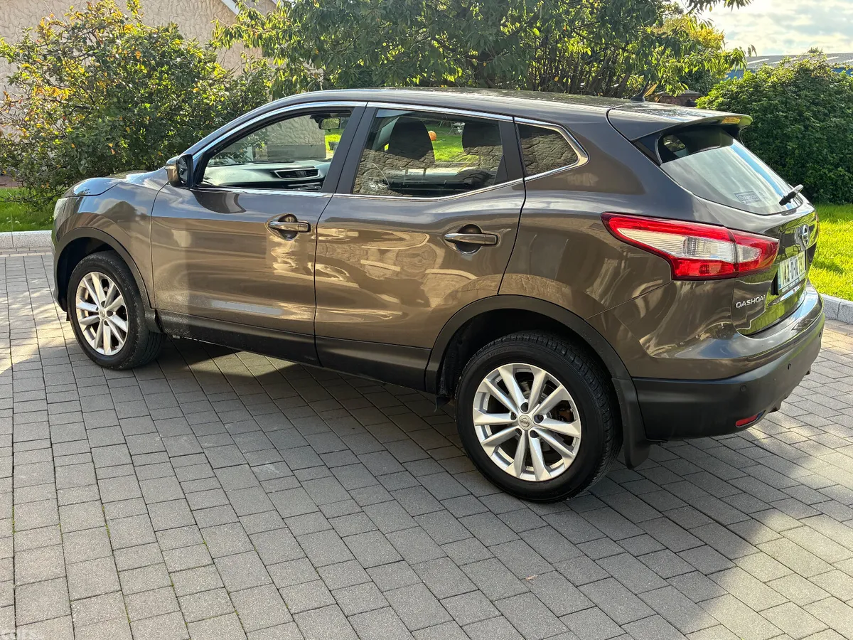 Nissan Qashqai Hatchback, Diesel, 2014, Brown
