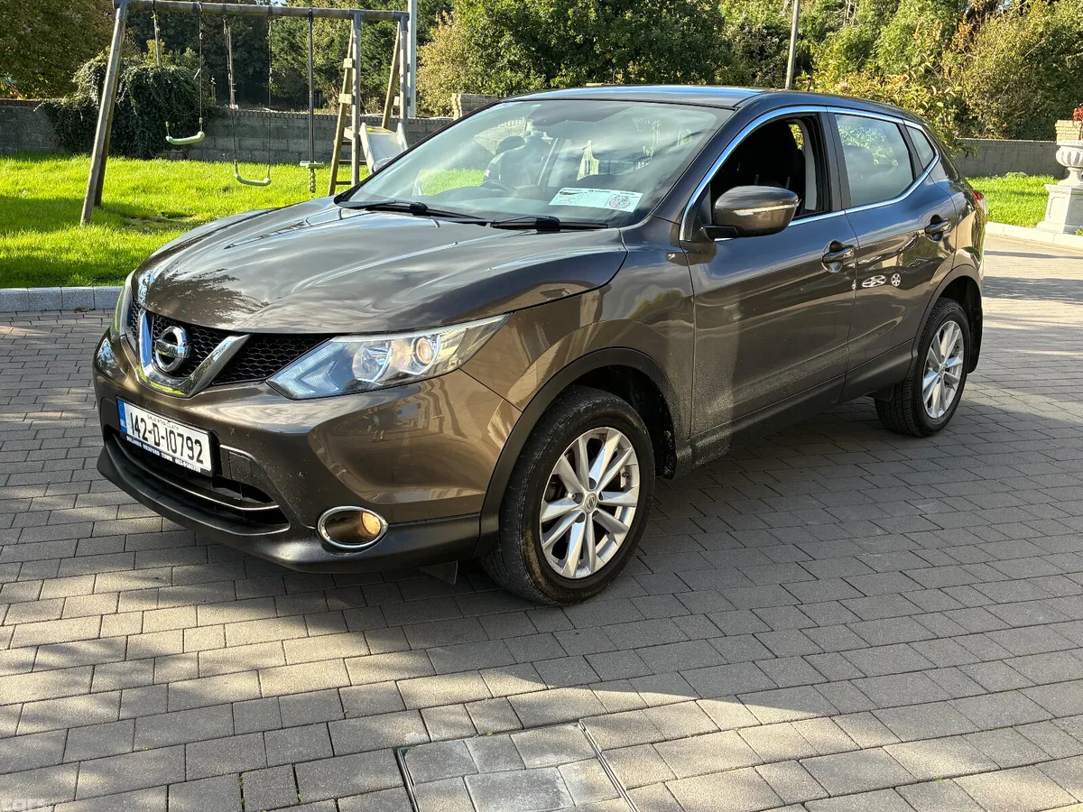 Nissan Qashqai Hatchback, Diesel, 2014, Brown